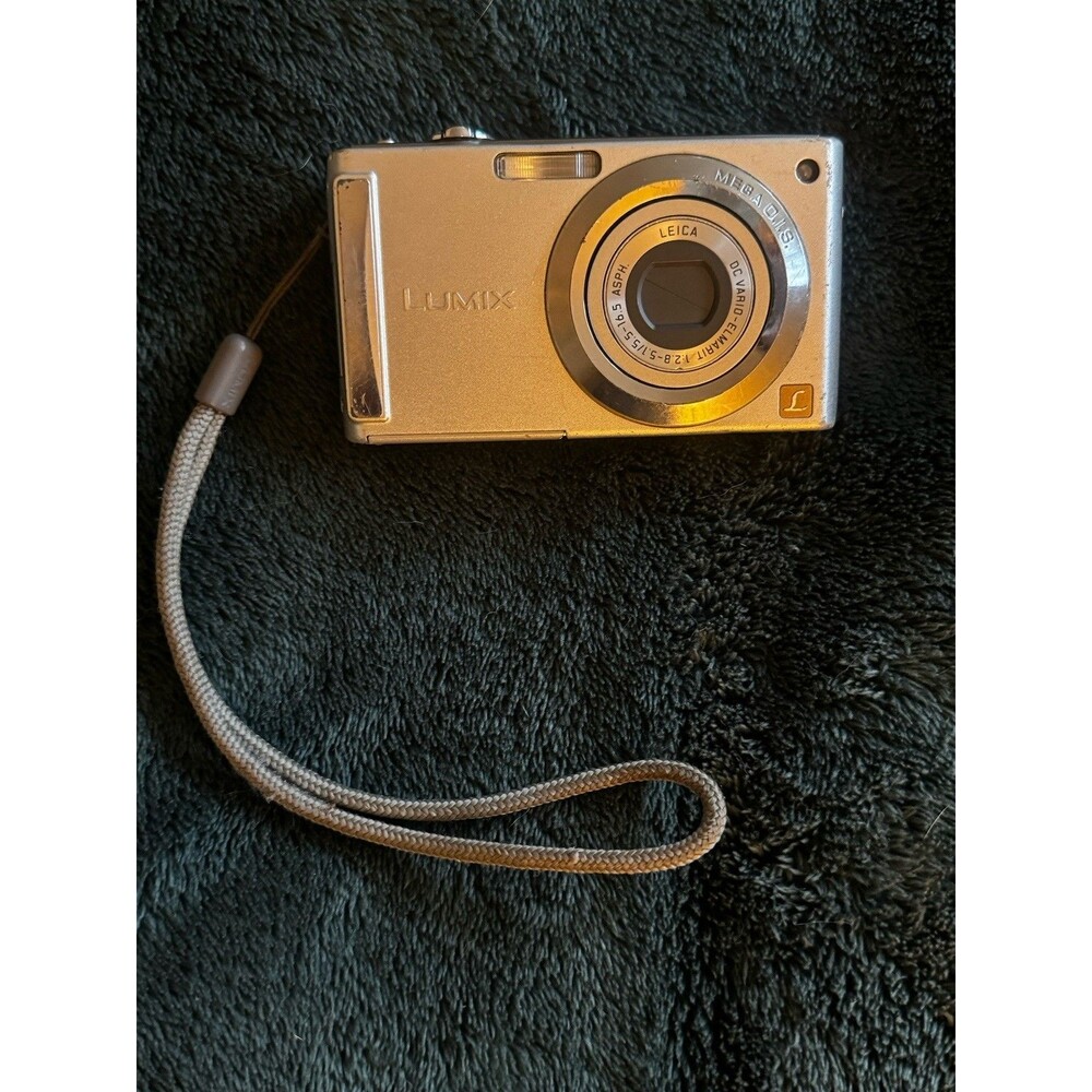 Panasonic Lumix DMC-FS3 Digital Camera Silver, 8.1MP, 3X Optical Zoom, LCD